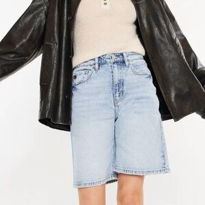 KanCan 7 (27) Denim Bermuda Women’s Shorts Light Wash Button Fly KC78020L